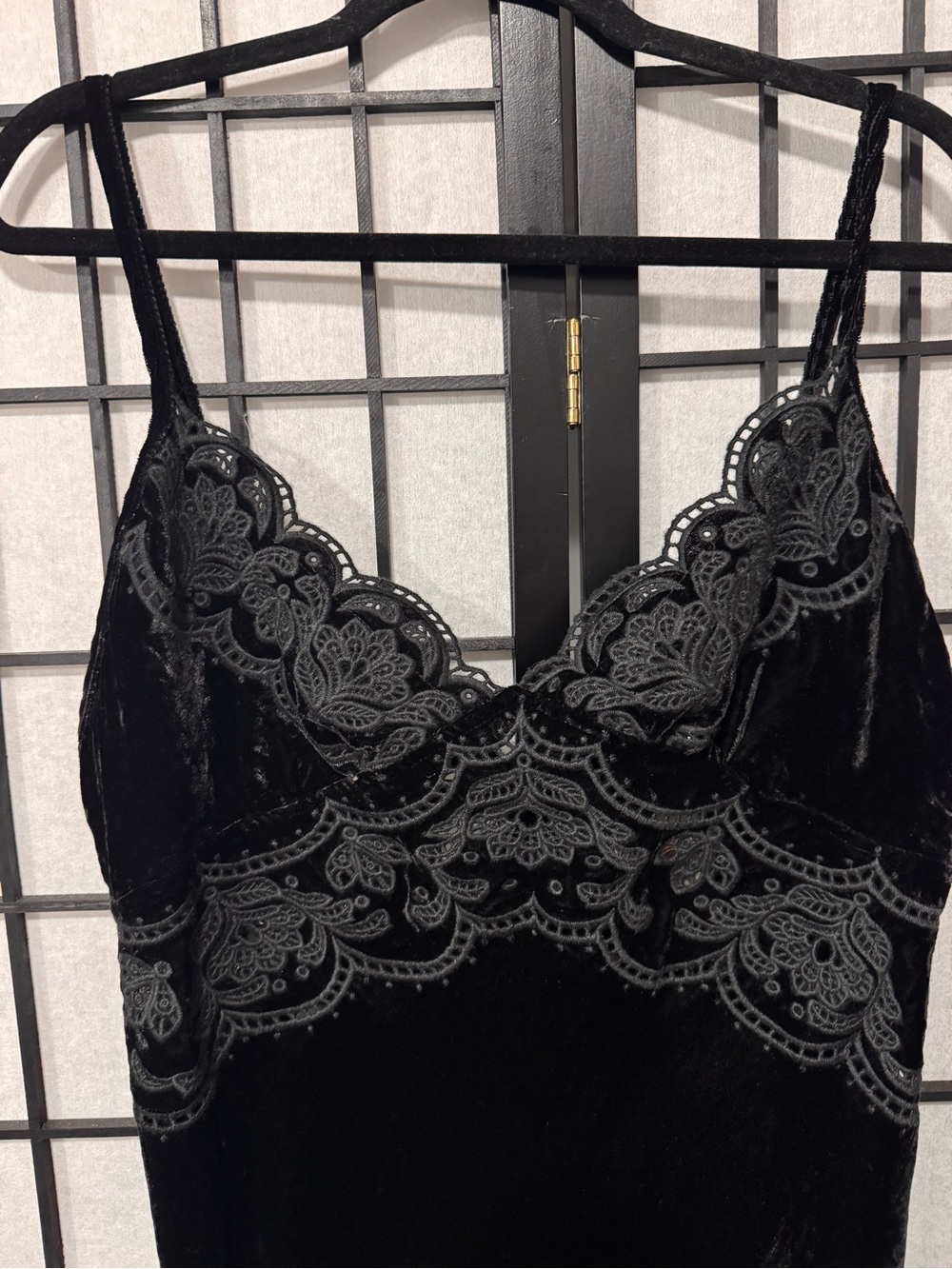 FARM Rio Black Richelieu Velvet Slip Midi Dress Lace Trim Spaghetti Strap Size L - Picture 10 of 16